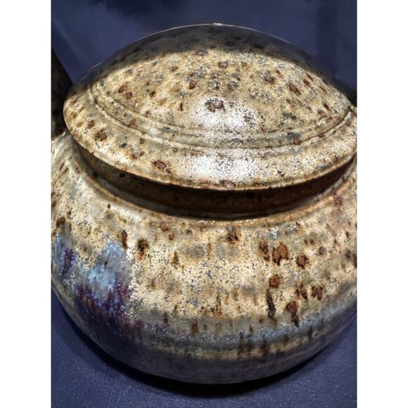 Paseo Collin Rosebrook Stoneware Pitcher Pottery w/ Lid Tan & Blue Oklahoma - Picture 2 of 9